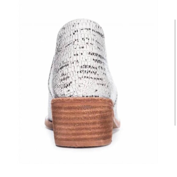 Chinese Laundry Fortune Lizard Booties - Picture 5 of 11